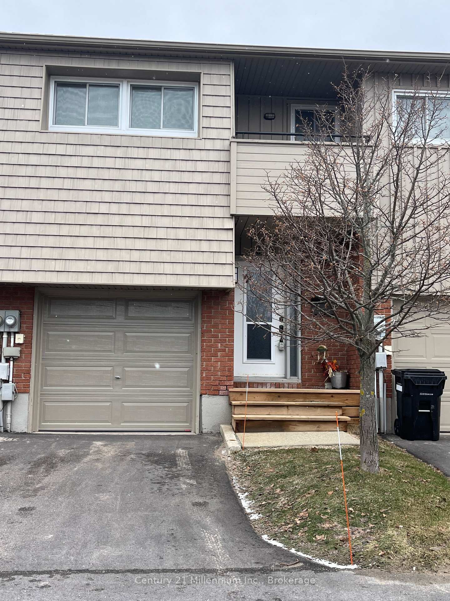 Property Photo:  601 Tenth Street  ON L9Y 4K6 