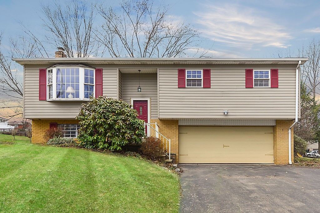 Property Photo:  404 Mecklem Lane  PA 16117 