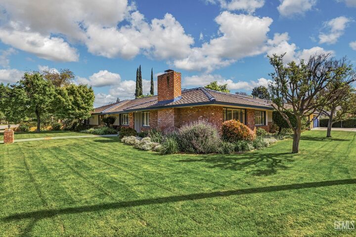 Property Photo:  2444 Pine Street  CA 93301 