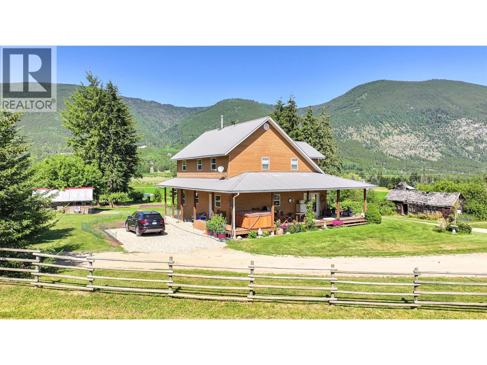 Property Photo:  2990 50 Street Northwest  BC V1E 4M2 