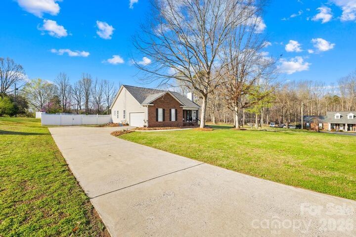 Property Photo:  105 Laura Court  NC 28021 