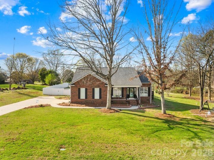 Property Photo:  105 Laura Court  NC 28021 