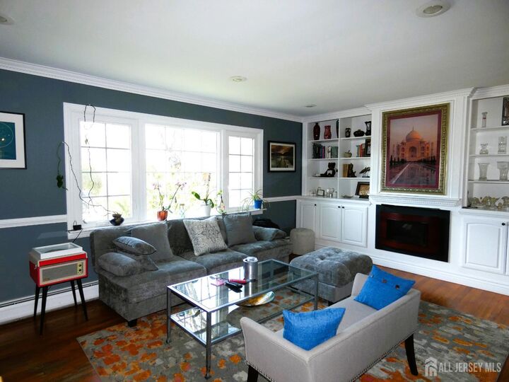Property Photo:  10 Falcon Drive  NJ 08820 
