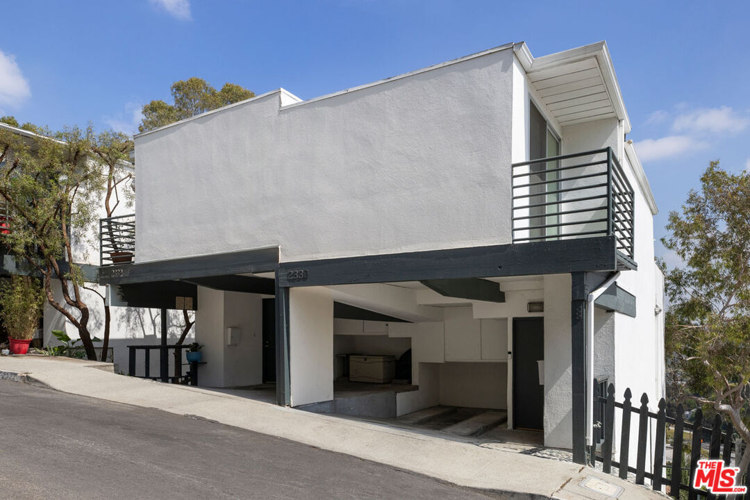 Property Photo:  2330 Silver Ridge Ave  CA 90039 