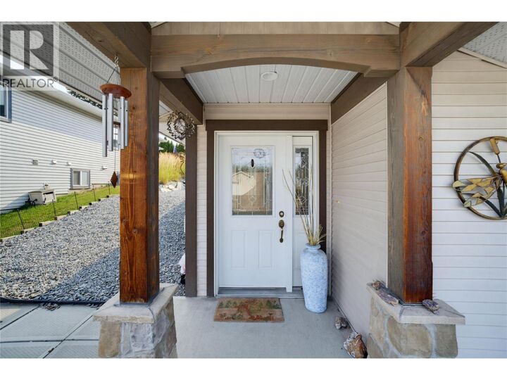 Property Photo: 660 20 Street Northeast 1 BC V1E 2K9