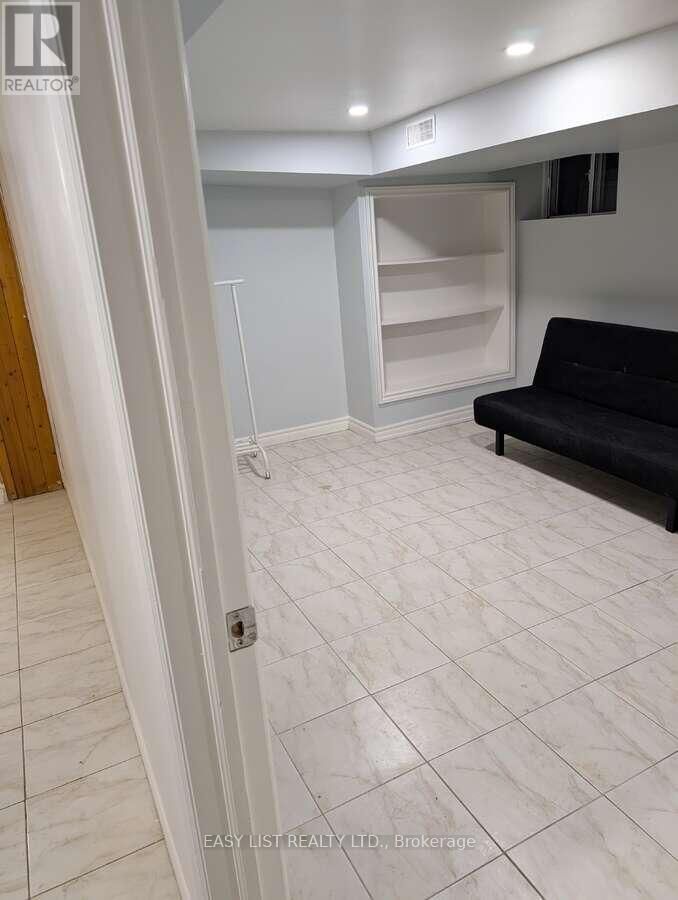 Property Photo:  21 Patricia Avenue  ON M2M 1H9 