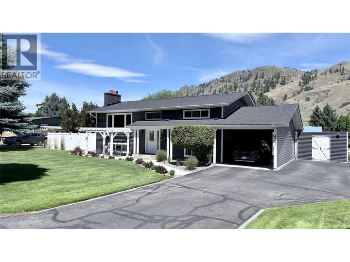 Property Photo: 461 Eighth Avenue BC V0H 1M0