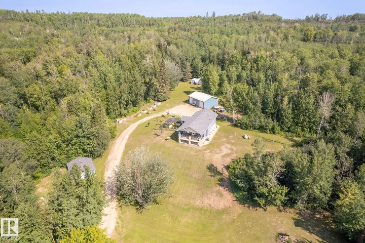 Property Photo: 4518 Lakeshore Road AB T0E 2K0