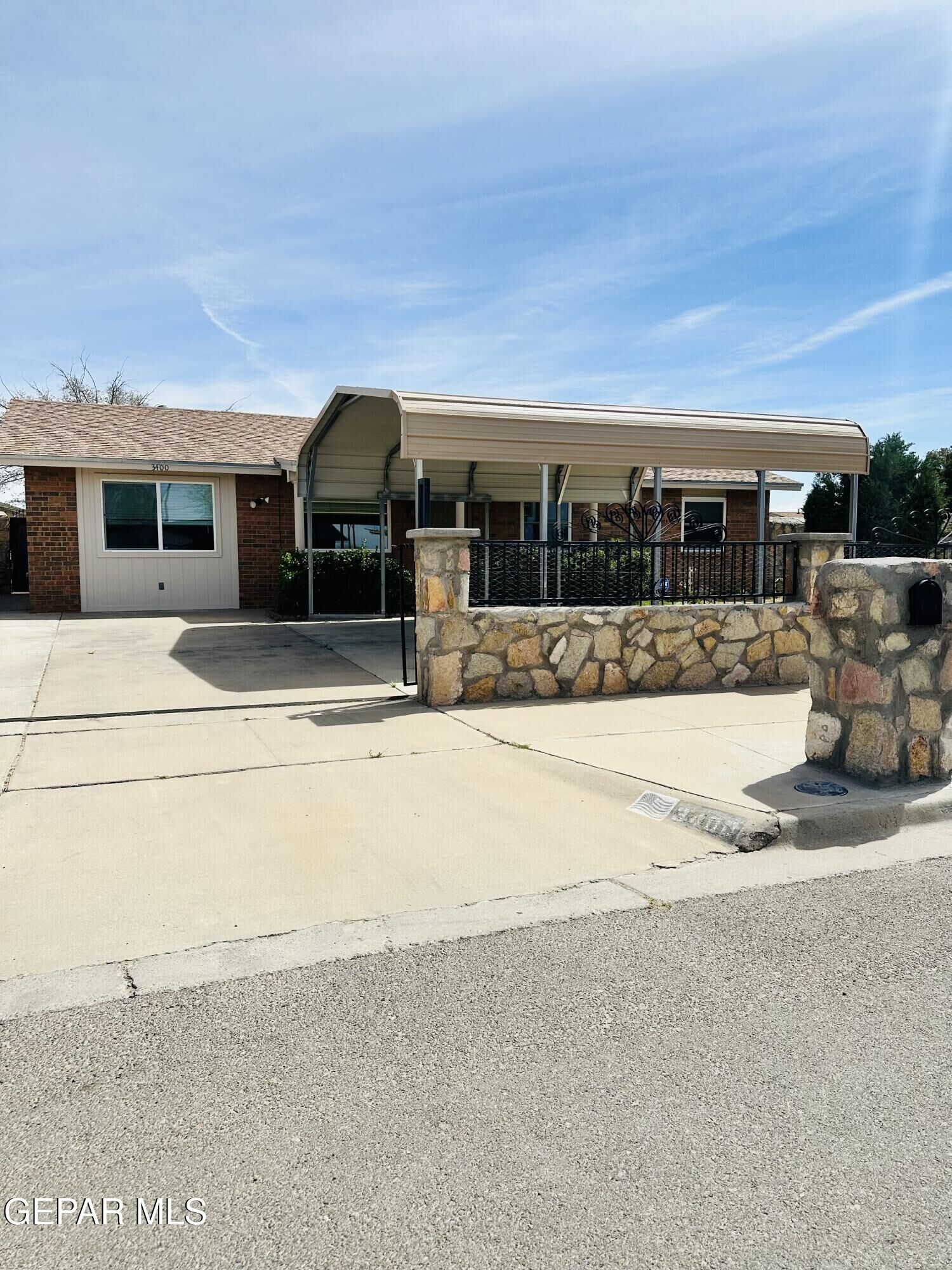 Property Photo:  3400 Quanah Street  TX 79936 