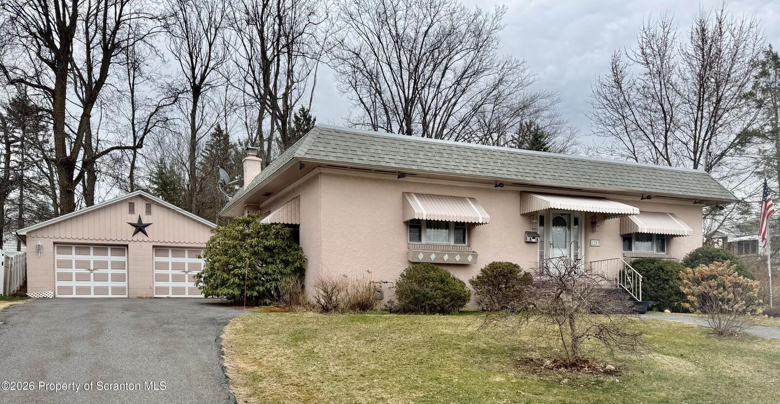 Property Photo:  1203 Froude Avenue  PA 18505 