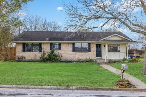 Property Photo:  215 Edward Lane  TX 77833 