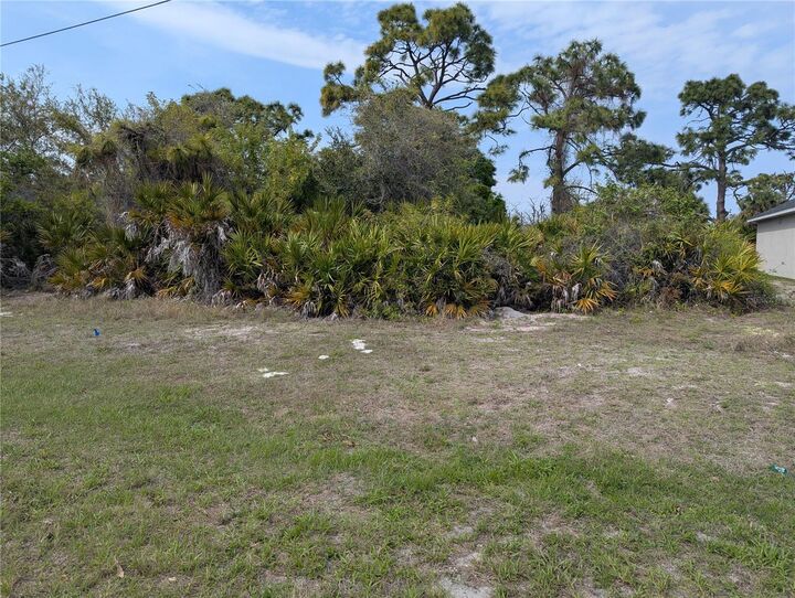 Property Photo: 516 Sunset Road N FL 33947