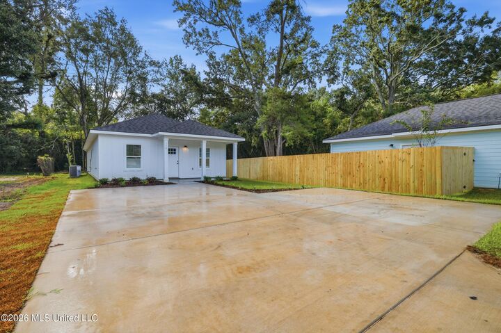 Property Photo:  154 Balmoral Avenue  MS 39531 
