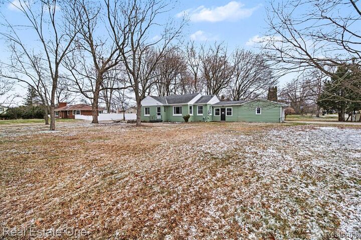 Property Photo:  28730 Ranchwood Drive  MI 48076 2403 