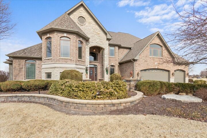 Property Photo:  