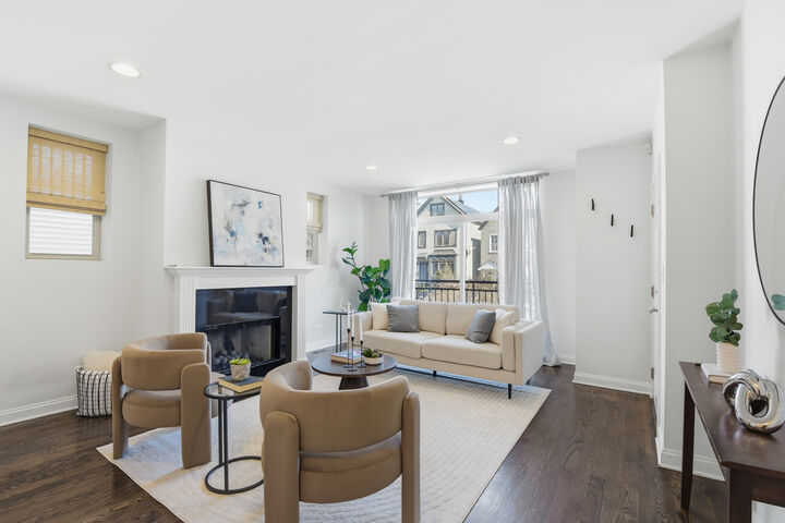 Property Photo: 1624 N Campbell Avenue 1N IL 60647