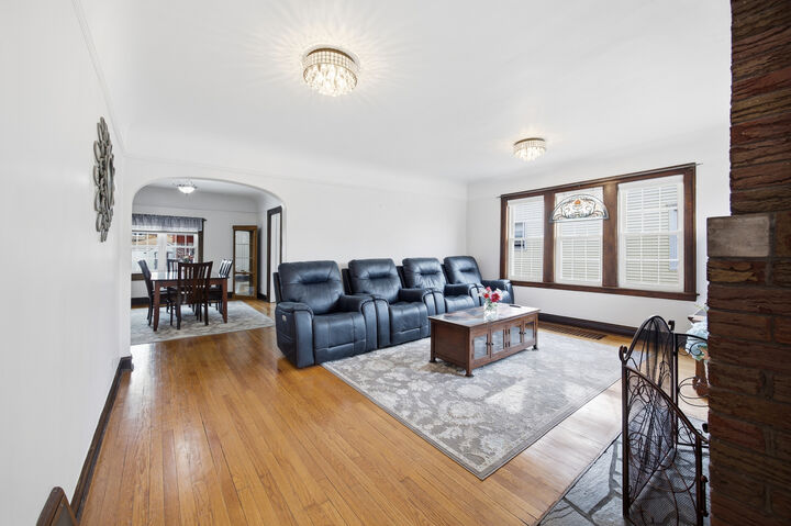 Property Photo: 2557 Oak Street IL 60171