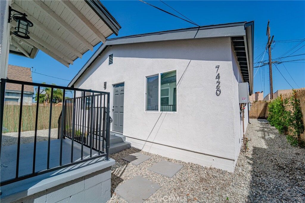 Property Photo:  7420 Hobart  CA 90047 