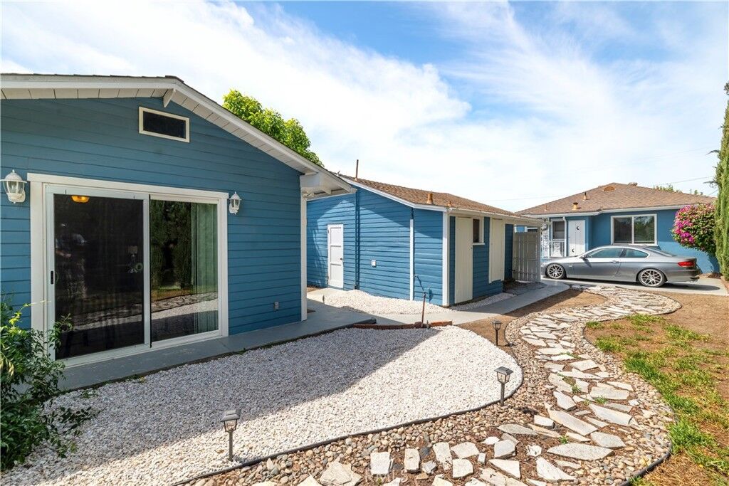 Property Photo:  5922 N Vista  CA 91775 