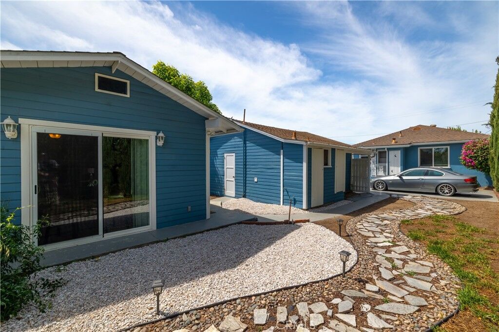 Property Photo:  5922 N Vista  CA 91775 