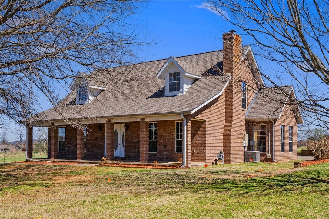 Property Photo:  2164 S Hunt Lane  AR 72701 