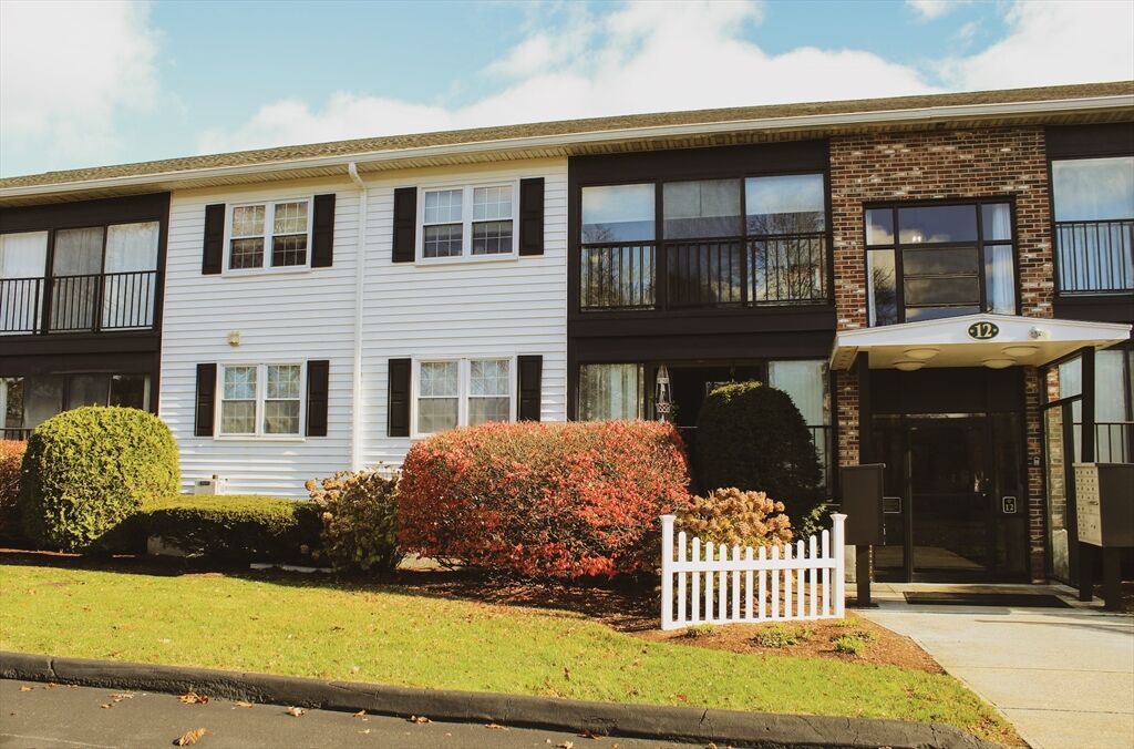 Property Photo:  12 Candlewood Lane 1-6  MA 02639 