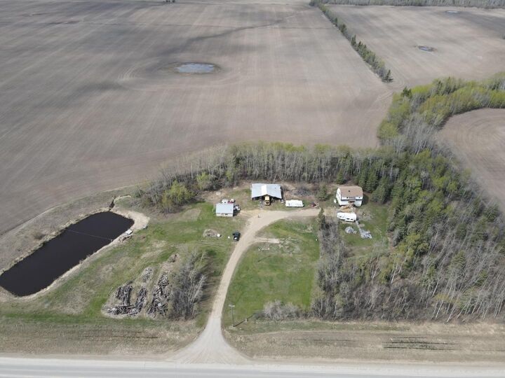 Property Photo: 84434 Hwy 688 AB T8S 1S4