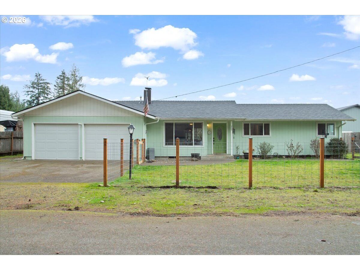 Property Photo:  247 Cedar St  OR 97358 