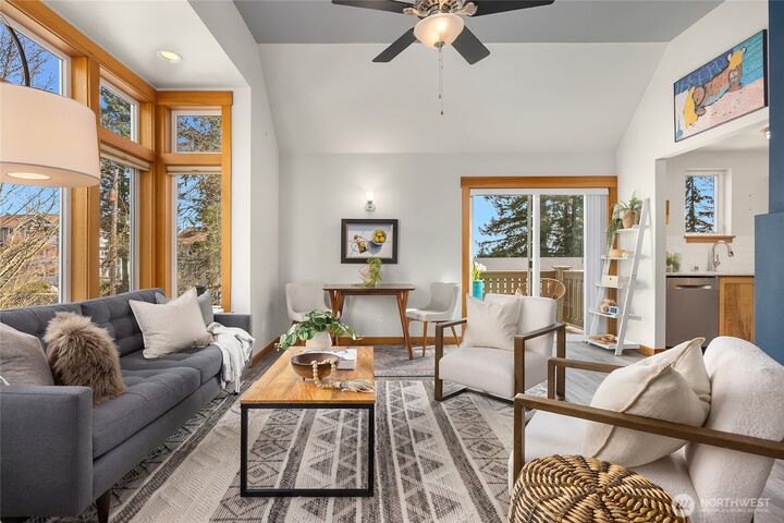 Property Photo: 325 Winslow Way W 200 WA 98110