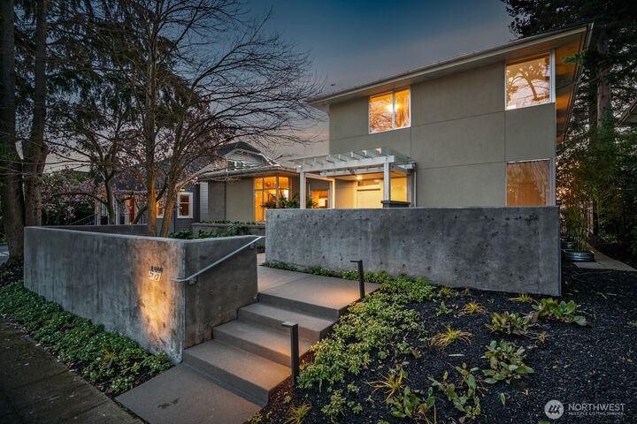 Property Photo:  5727  33rd Avenue NE  WA 98105 