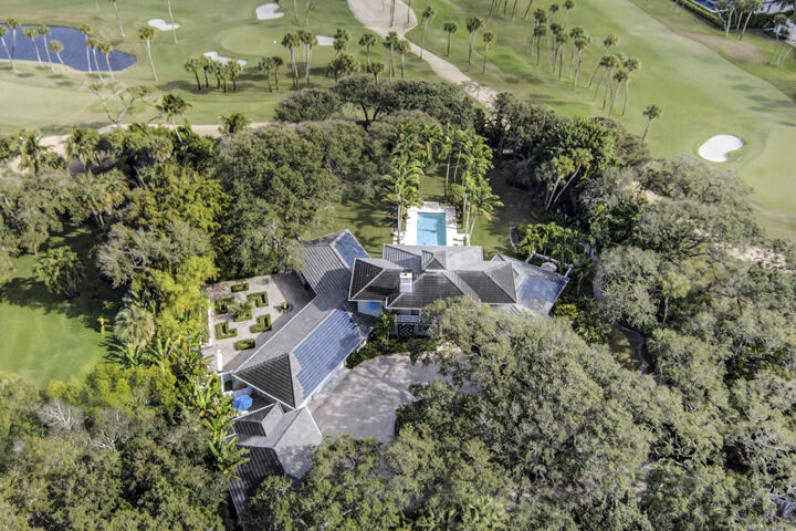 Property Photo:  2010 Club Drive  FL 32963 