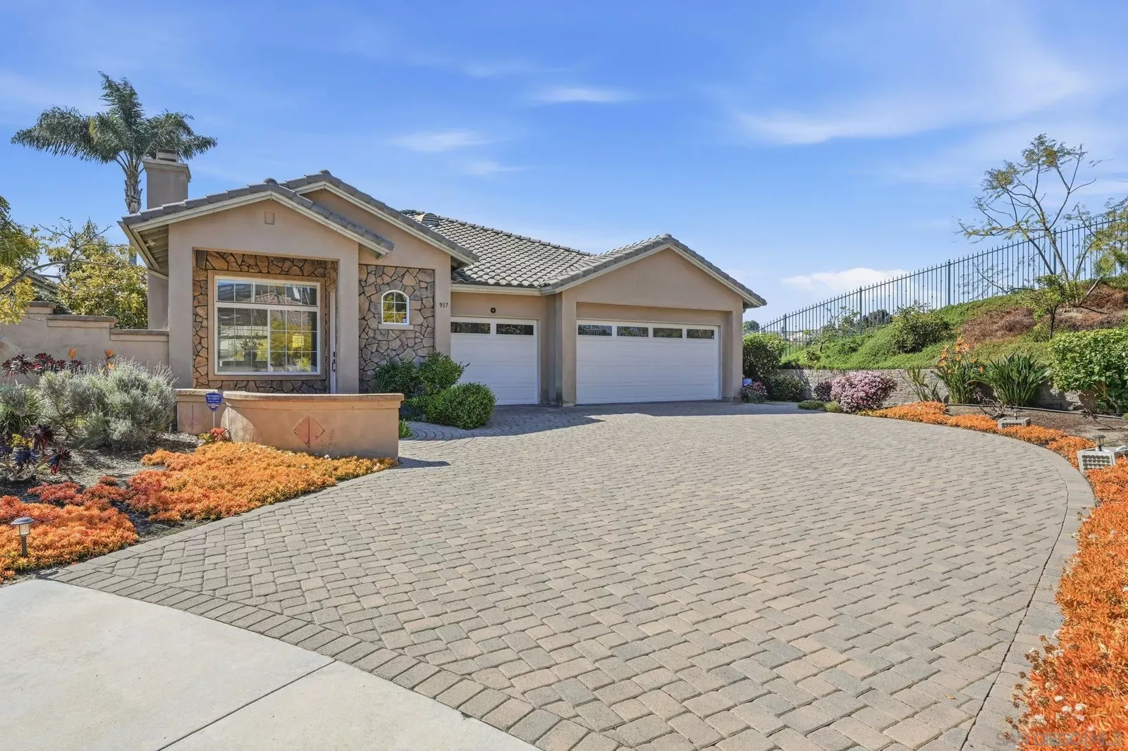 Property Photo:  917 Anatra Ct  CA 92011 