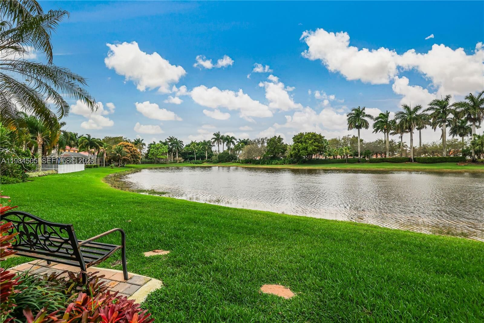 Property Photo:  1279 Leeward Way  FL 33327 