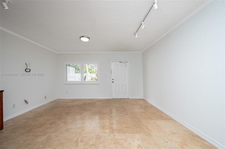 Property Photo:  1872 NE 46th St D5  FL 33308 