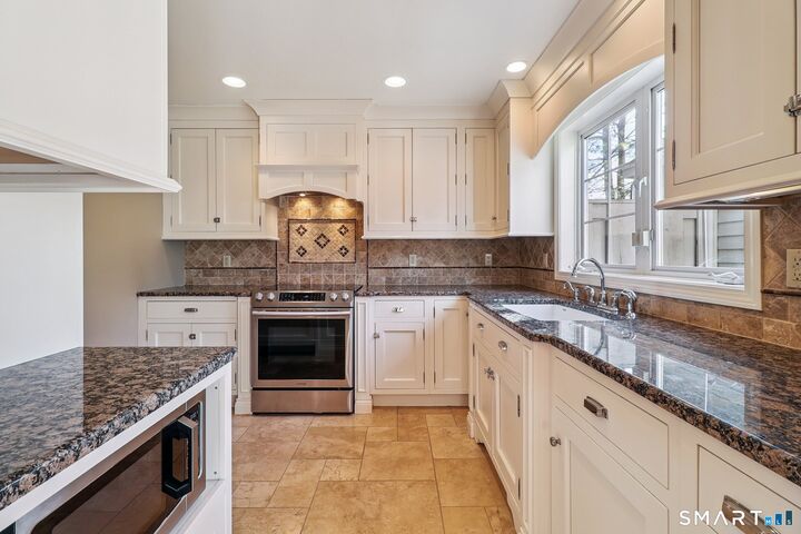 Property Photo:  41 Tamarack Avenue 118  CT 06811 