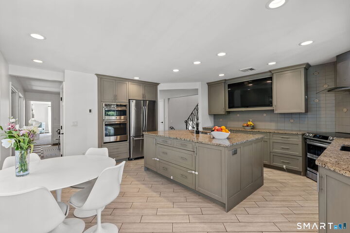 Property Photo:  84 High Farms Road  CT 06107 