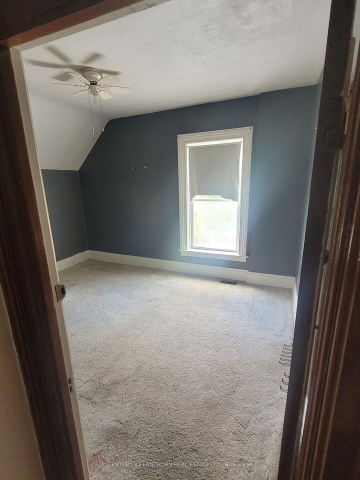 Property Photo:  88 West Street W 86  ON K7R 2P2 