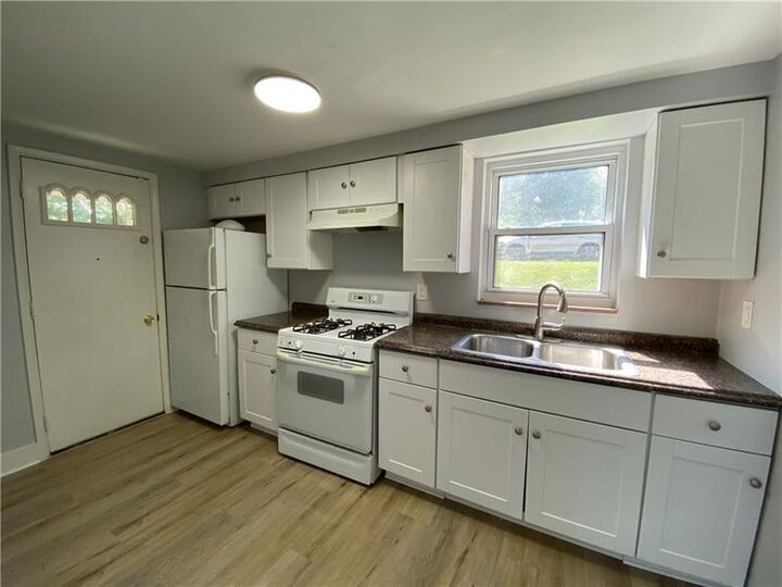 Property Photo:  1002 Hartman St  PA 15132 