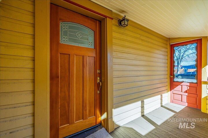 Property Photo:  1403 N 7th Street  ID 83702 