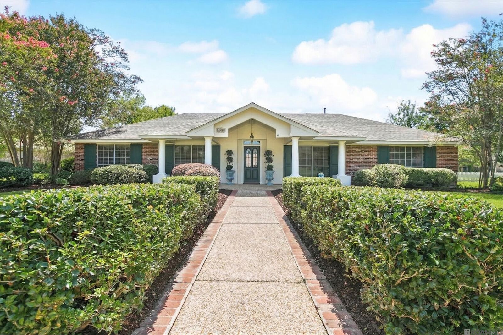 Property Photo:  3911 N Bluebonnet Rd  LA 70809 