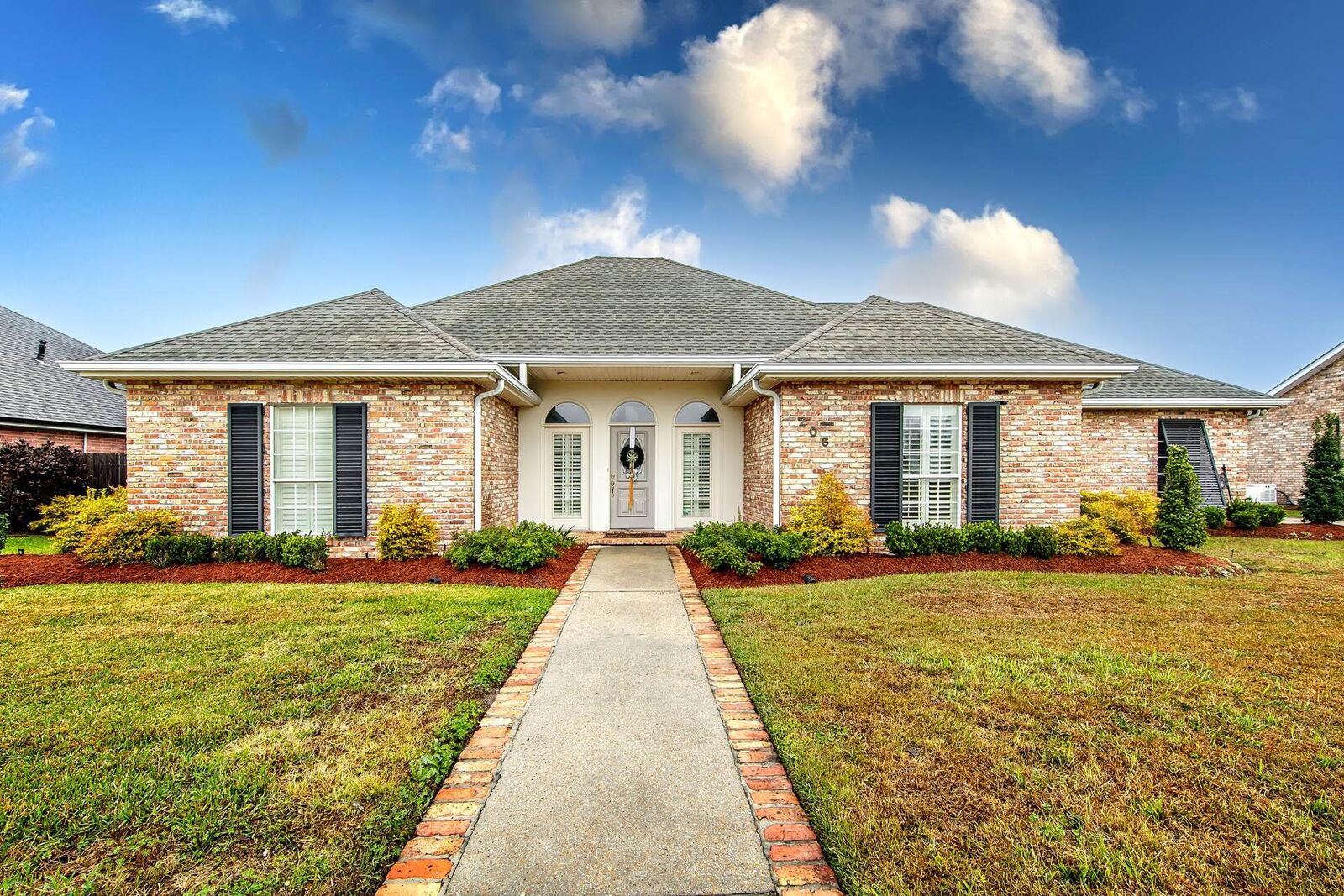 Property Photo: 206 Cheyenne Dr LA 70360