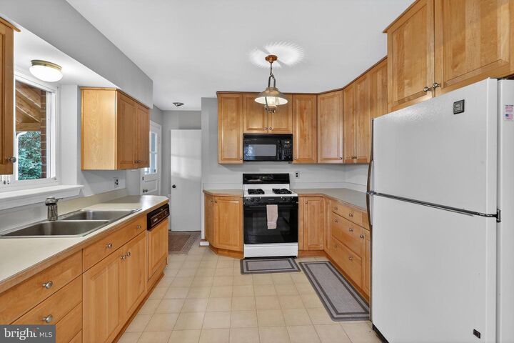 Property Photo: 6001 Dinwiddie Street VA 22150