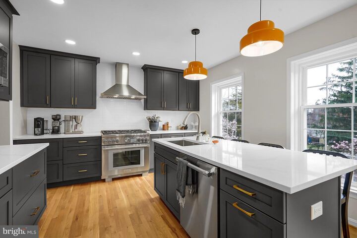 Property Photo: 5934 Munson Court VA 22041