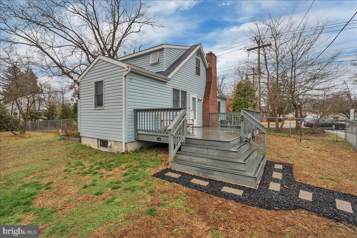 Property Photo:  20 W Laurel Road  NJ 08084 