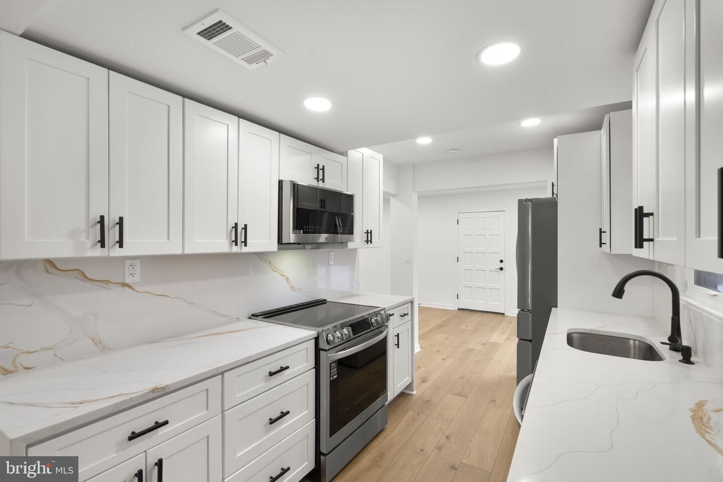 Property Photo:  2339 N Powhatan Street  VA 22205 