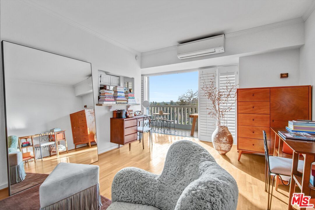 Property Photo:  999 N Doheny Dr  CA 90069 