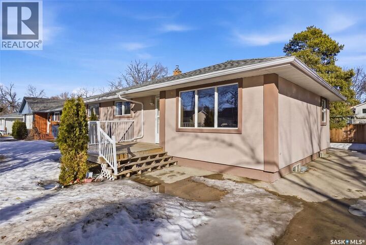 Property Photo:  33 Scott Street  SK S4S 4A1 