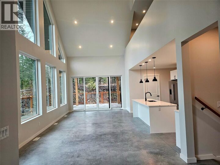 Property Photo: 2801 Harlow Road BC V1L 6L3