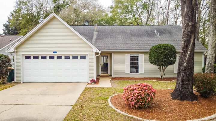 Property Photo:  110 Meadowbrook Court  FL 32578 