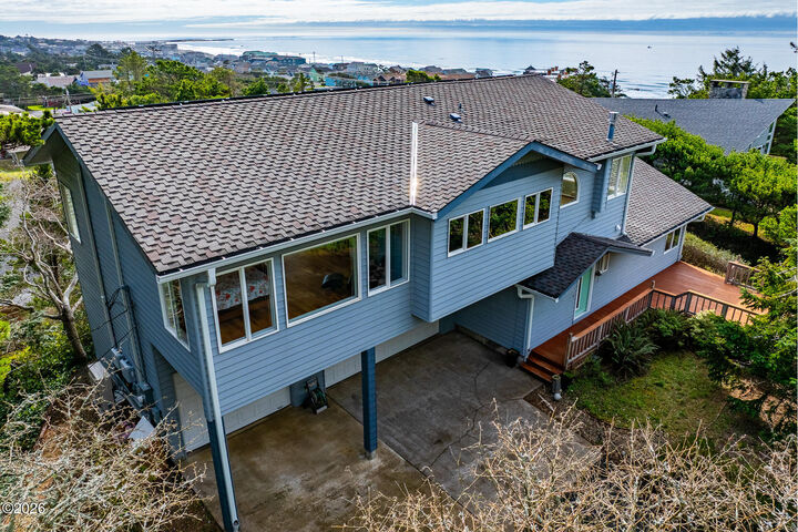 Property Photo: 421 NW 13th Street OR 97365